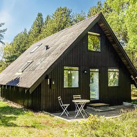 Awesome In Aakirkeby With Wifi * Vester Somarken